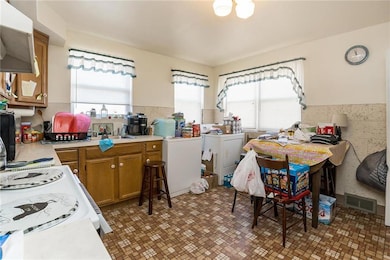 #2 eat in kitchen