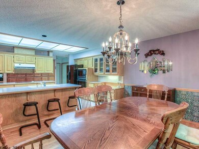 Dining Room. Eating Bar For Those Quick Casual Mea