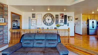 ZYdpn4tRdNG-Living_Room