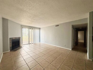 2040 San Marcos Dr SE unit 103, Winter Haven, FL 33880 - photo 2