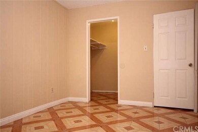 Bedroom with walkin closet