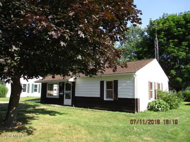 110 Buckeye St, Three Oaks, MI 49128 - photo 2