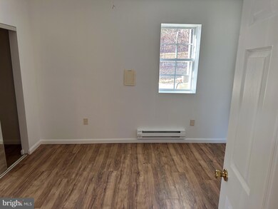 18412 Woodland Dr unit APARTMENT A, Triangle, VA 22172 - photo 4