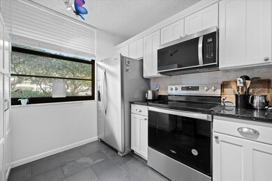 3526 Whitehall Dr unit 1060, West Palm Beach, FL 33401 - photo 3