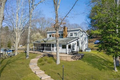 Warm and well maintained cottage on Lake Norman