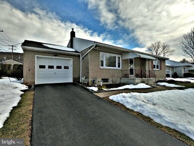 2221 Fernwood St, Reading, PA 19604 - photo 2