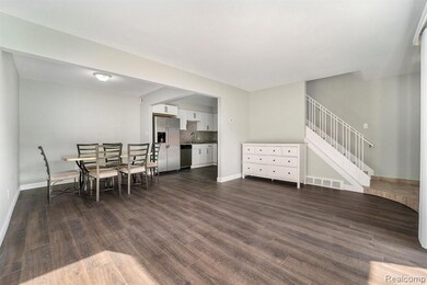 8691 Kennedy Cir, Warren, MI 48093 - photo 5