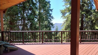 4.5-Deck and view from covered walkway