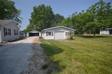 620 Urbanna Dr, Freeburg, IL 62243 - photo 2