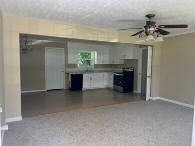 405 Dolphin Dr, Dothan, AL 36301 - photo 2