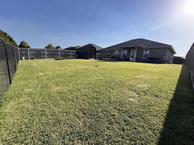 4805 Wagner Lake Dr, Yukon, OK 73099 - photo 5