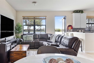 8456 Lake Majesty Ln unit 8456, Parkland, FL 33076 - photo 7