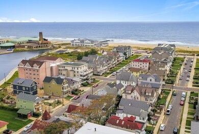 2 Blocks to Beaches!