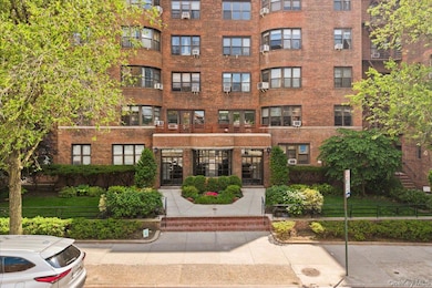 98-120 Queens Blvd unit 6G, Rego Park, NY 11374 - photo 2