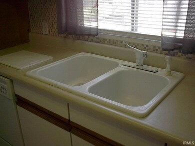 825 Hazel St, Auburn, IN 46706 - photo 5