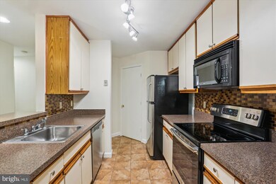 3301 Sir Thomas Dr unit 32, Silver Spring, MD 20904 - photo 3