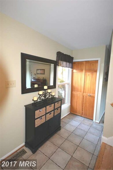 12508 Arnsley Ct, Herndon, VA 20171 - photo 2