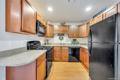 100 Weatherby Ln unit 100, Central Islip, NY 11722 - photo 7