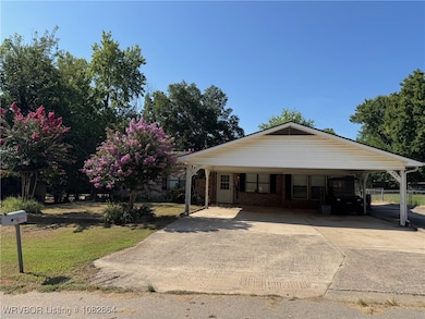 322 SE 2nd St, Spiro, OK 74959 - photo 2