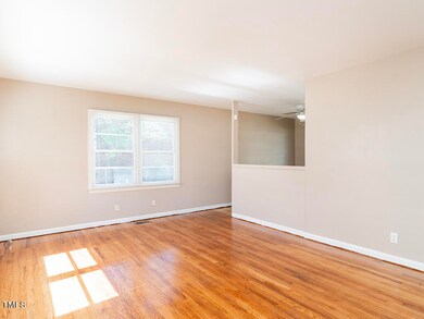 06 2923_McKinneySt LivRm3_MLS