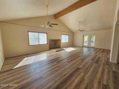 006_Living & Dining Area