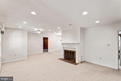 8913 Glenbrook Rd, Fairfax, VA 22031 - photo 6