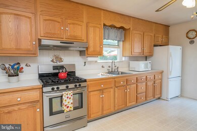 5923 Hilltop Ave, Gwynn Oak, MD 21207 - photo 6