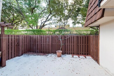 812 SW 119th Way, Davie, FL 33325 - photo 2