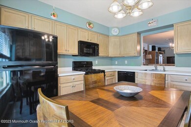 06-31 Heathrow Ct, Unit 7, Freehold Town
