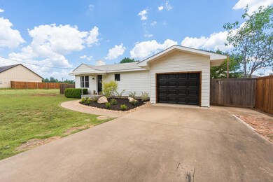 104 Lane Ave, Cleburne, TX 76033 - photo 3