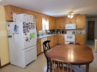 8 Cranbrook Ln, Dover, NH 03820 - photo 2