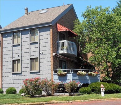 Lower deck & upper balcony with awnings