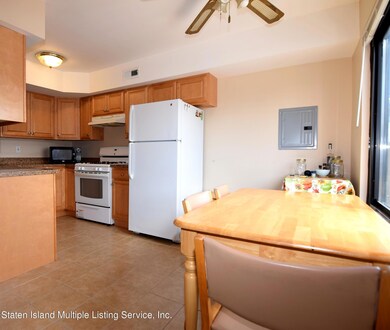 (3) Kitchen