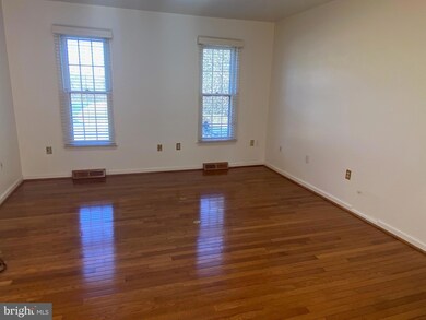 622 Falmouth Ct, Sykesville, MD 21784 - photo 4