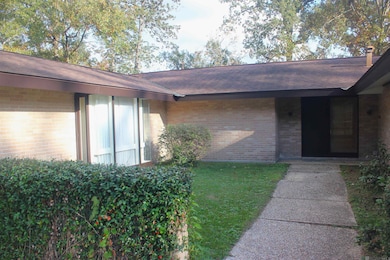 1048 Castle Kirk Dr, Baton Rouge, LA 70808 - photo 2