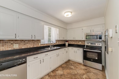 1112 dogwood kitchen