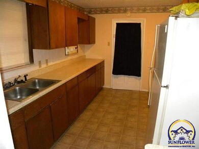 2421 SW 25th Dr, Topeka, KS 66611 - photo 3