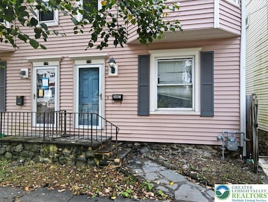 507 Thomas St, Stroudsburg, PA 18360 - photo 2