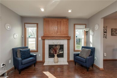 2324 E Marion St, Des Moines, IA 50320 - photo 3