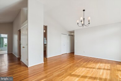 8524 Acorn Cir, Vienna, VA 22180 - photo 5