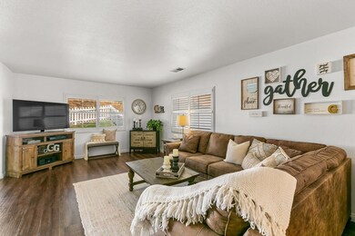 19-web-or-mls-Upmarketmedia_165Oli-13