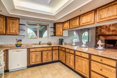 Kitchen w/Breakfast bar