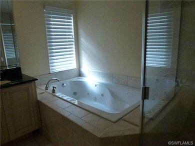 Jetted tub in Master