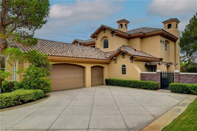 3 car garage on side of property