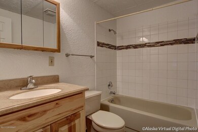 3940 Lynn Dr unit 4, Anchorage, AK 99508 - photo 3