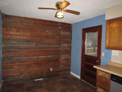 402 S Franklin St, Spring Hill, KS 66083 - photo 2