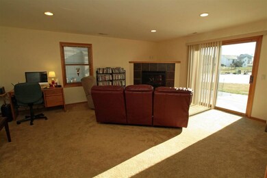 798 Edenberry Ln, Oregon, WI 53575 - photo 5