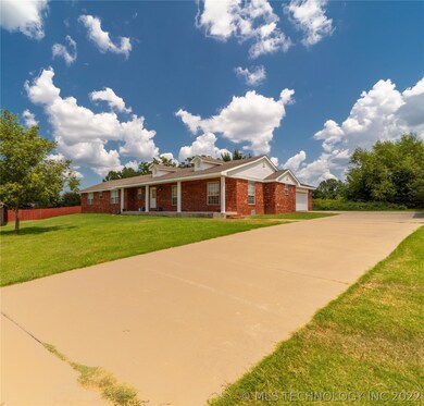 2100 Wisteria, McAlester, OK 74501 - photo 2