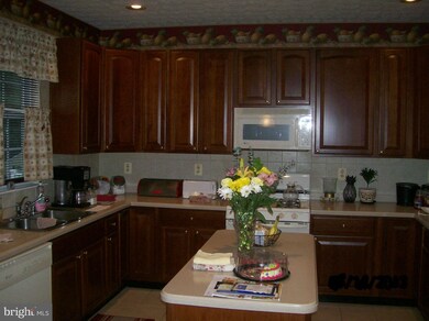 7619 Chesterfield Way, Rosedale, MD 21237 - photo 2