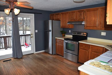 150 Bartemus Trail unit U71, Nashua, NH 03063 - photo 6